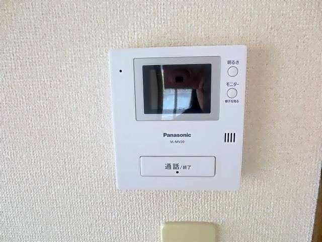 ����17