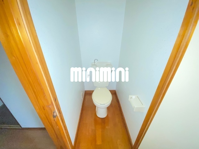 ����4