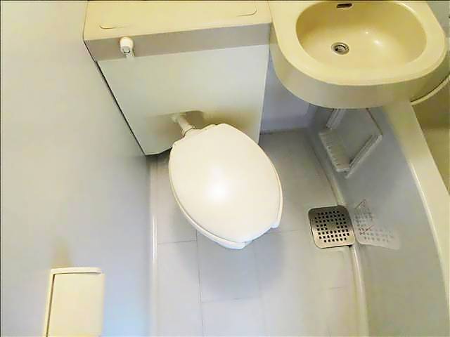 ����4