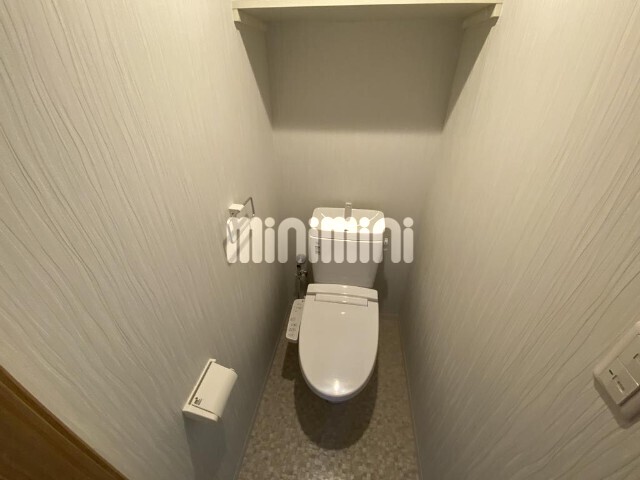 ����4