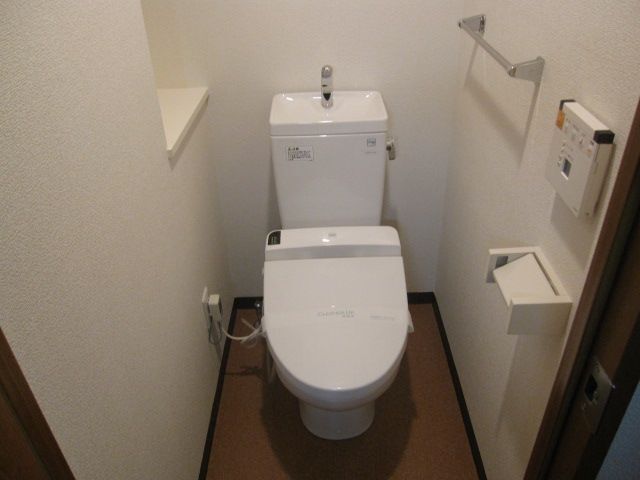 ����4