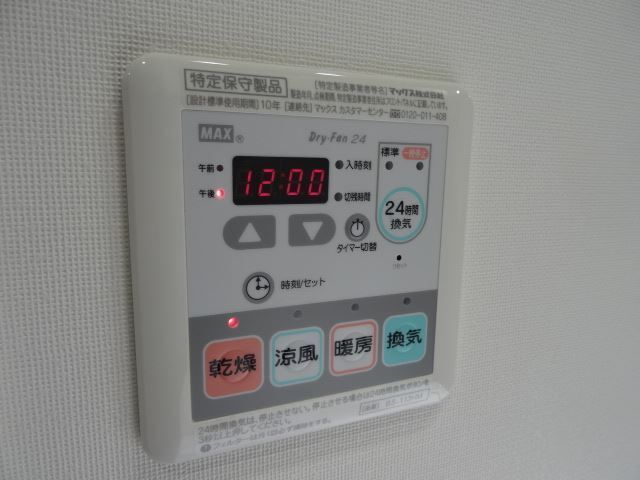 ����15