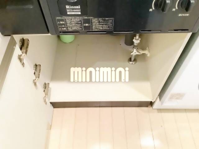 ����17