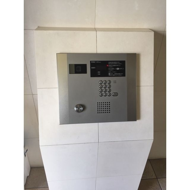 ����12