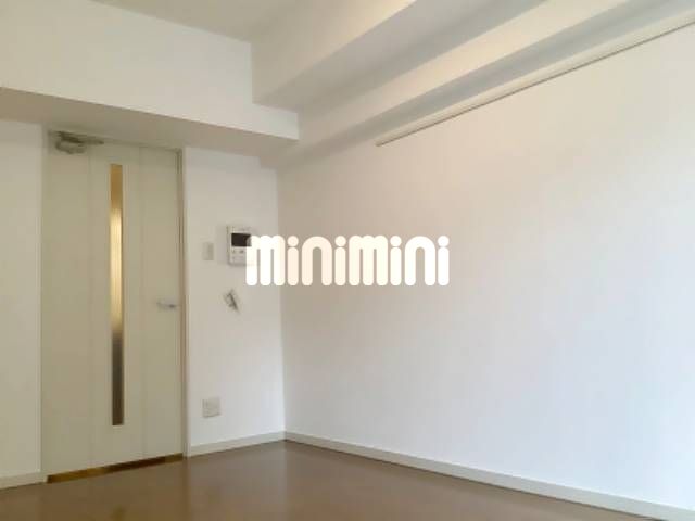 ����15