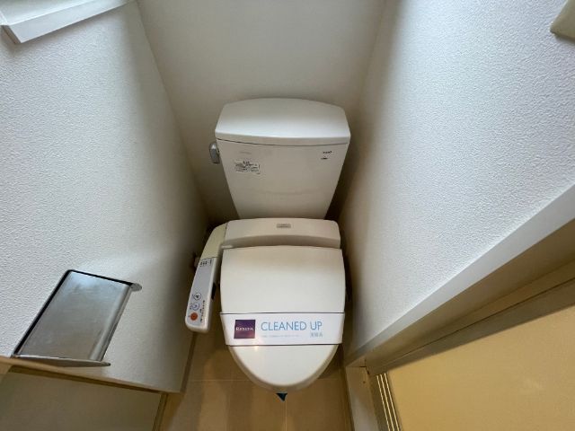 ����4