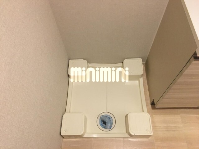 ����9