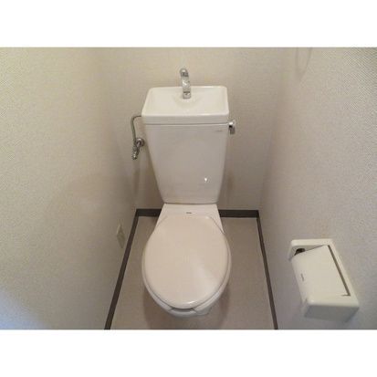����4