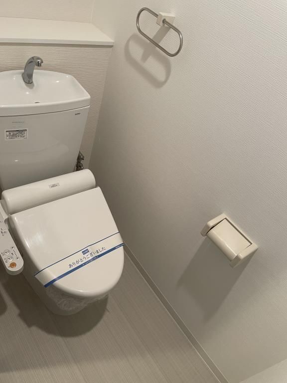 ����4