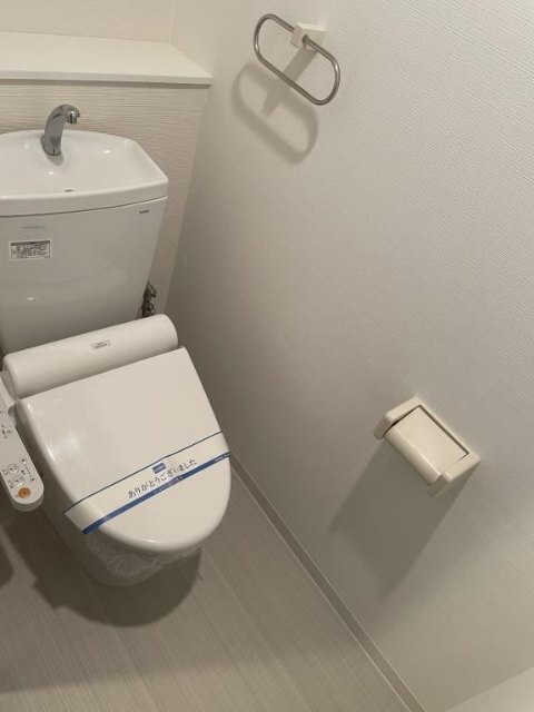 ����4