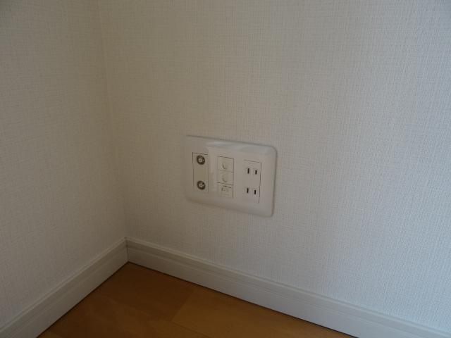 ����20