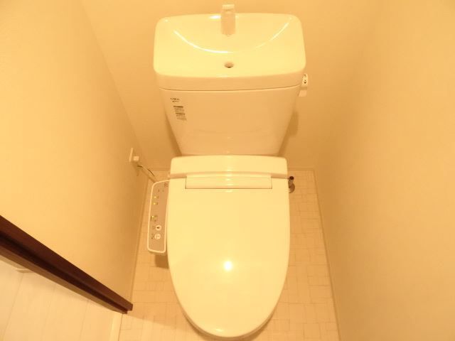 ����4
