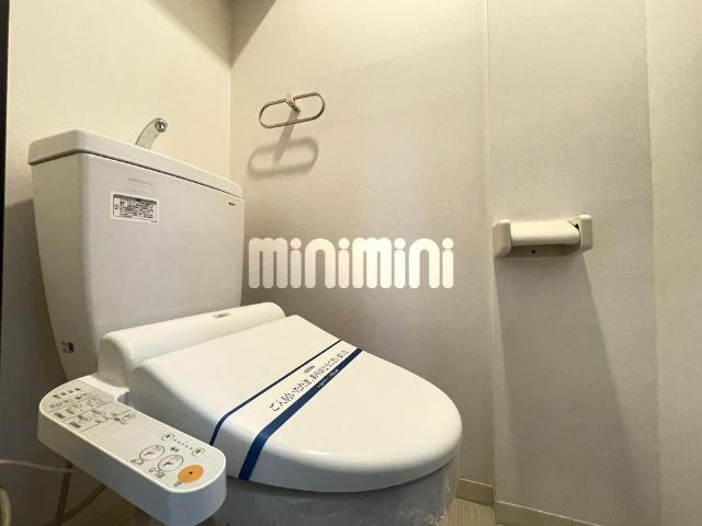 ����4