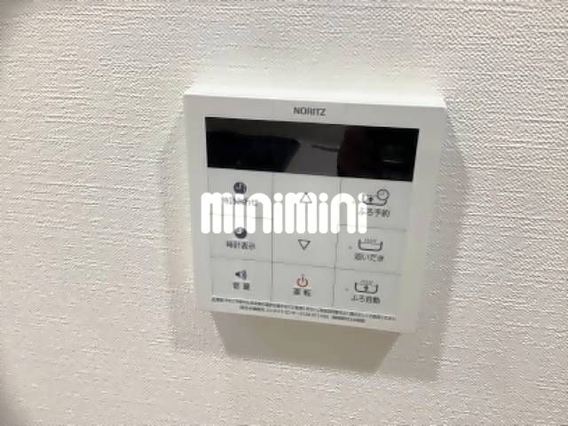 ����15