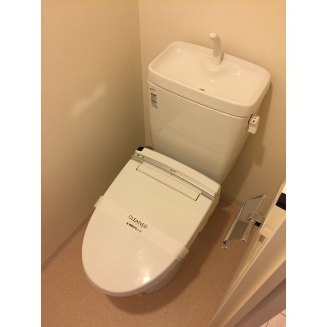 ����4