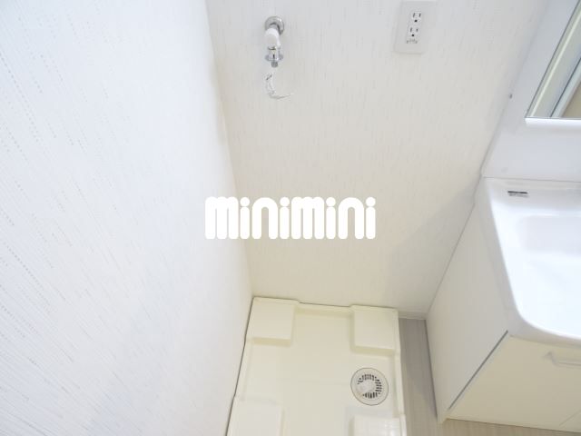 ����15