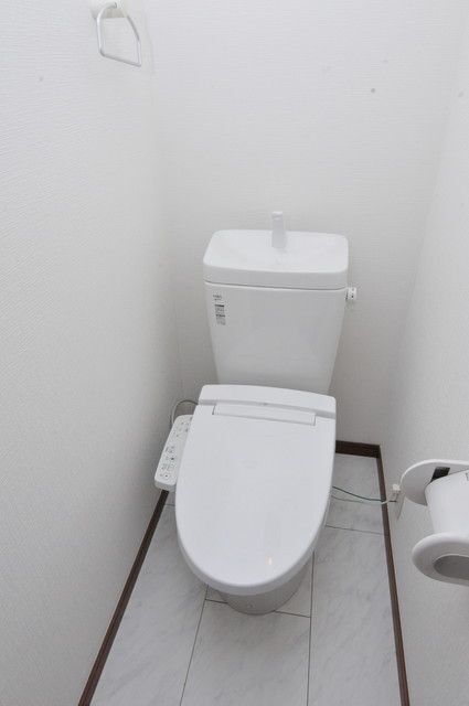 ����4