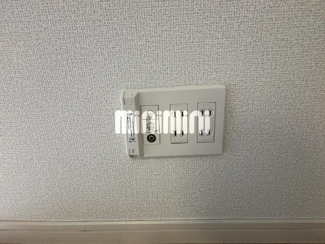 ����15
