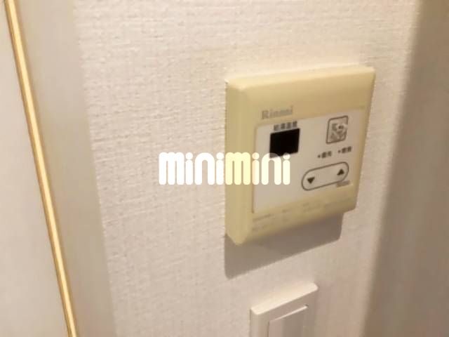 ����9