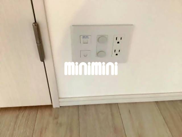 ����16