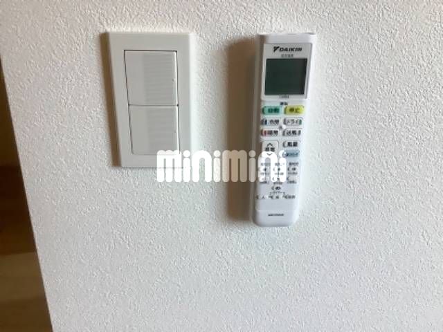 ����17