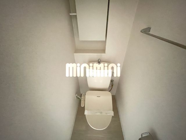 ����4