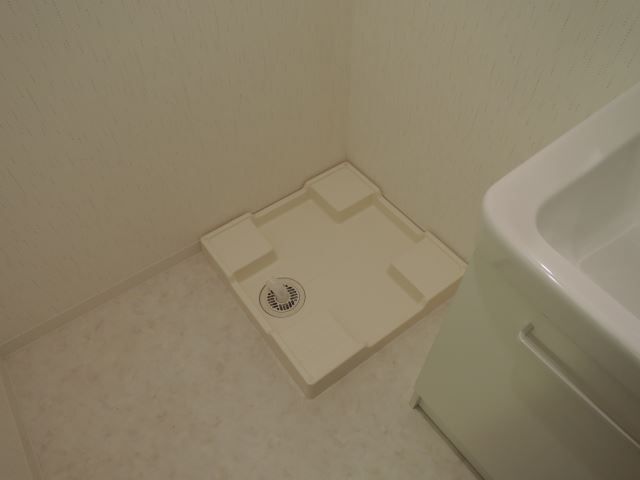 ����9