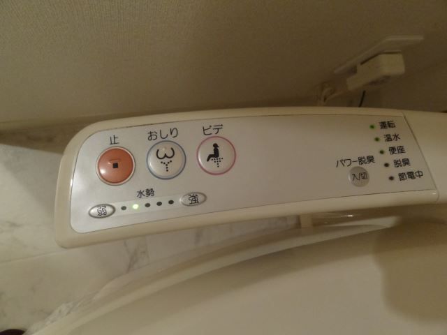 ����15
