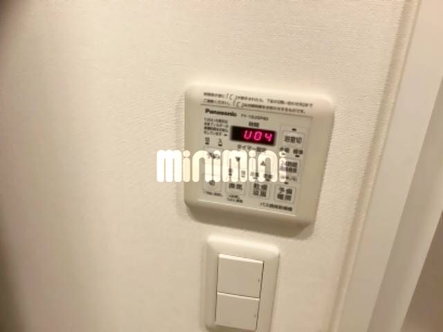 ����12