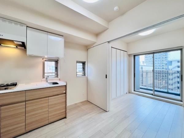 ����15