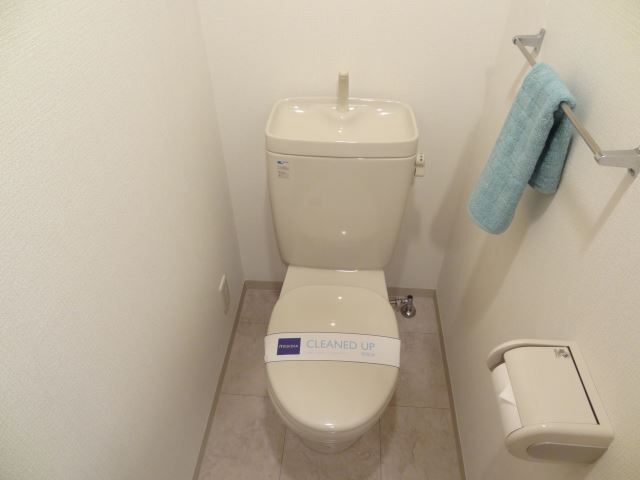 ����4