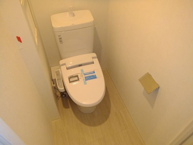 ����4