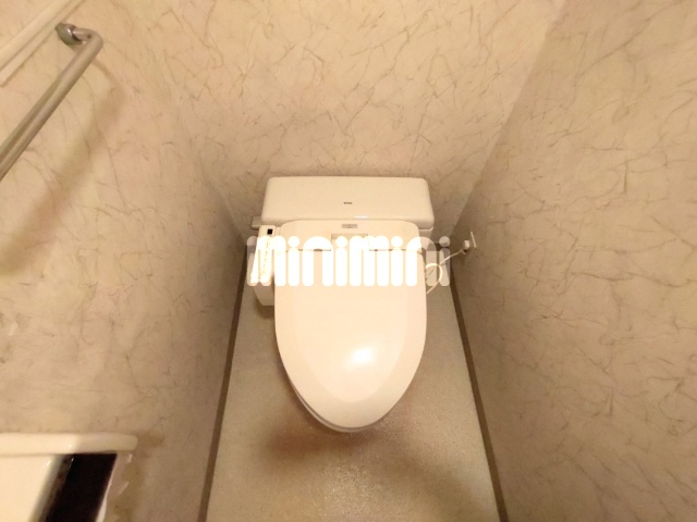 ����4