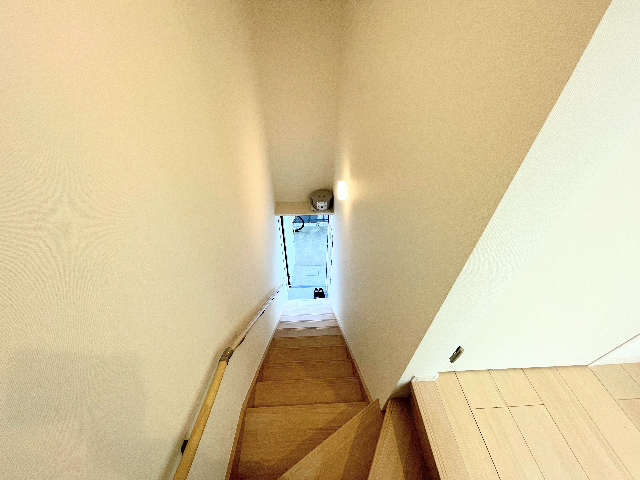 ����15