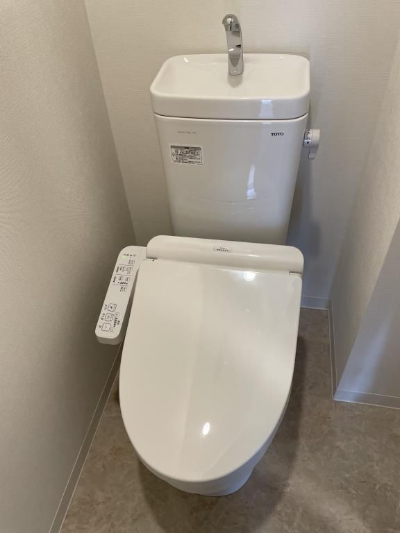 ����4