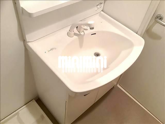 ����4