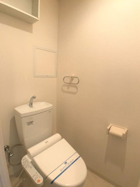 ����4