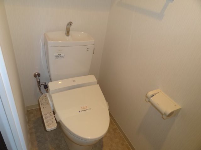 ����4