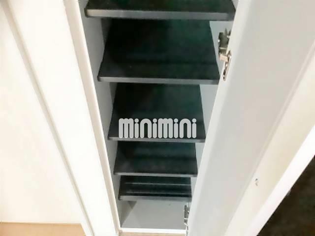 ����18