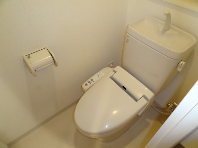 ����4