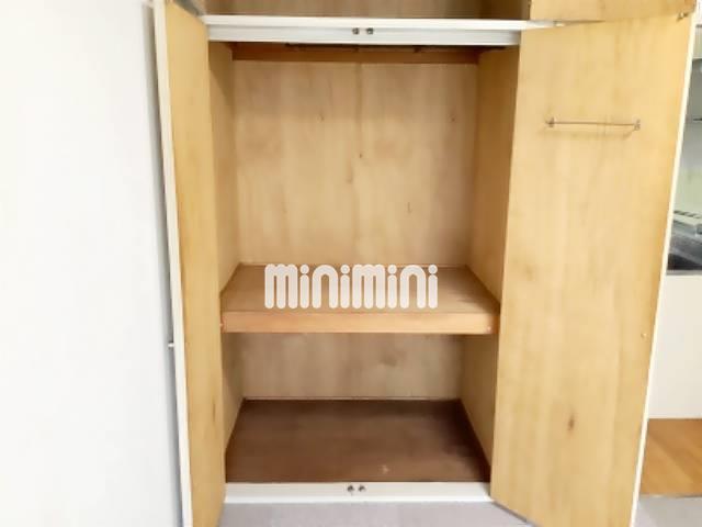 ����4