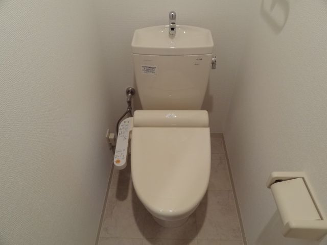 ����4