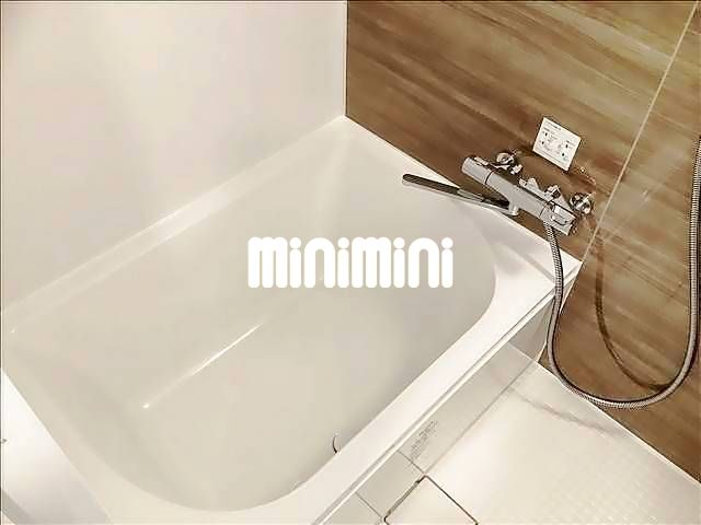 ����3