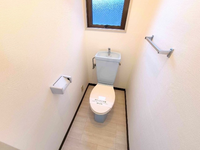 ����4