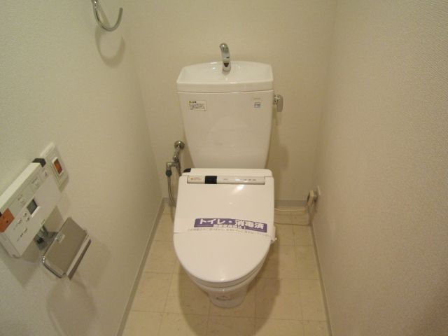 ����4