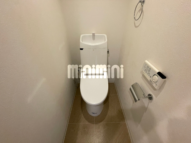 ����4