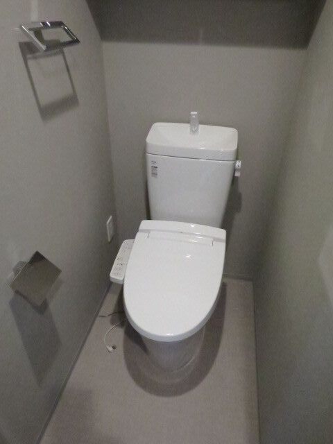 ����4