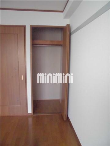����17