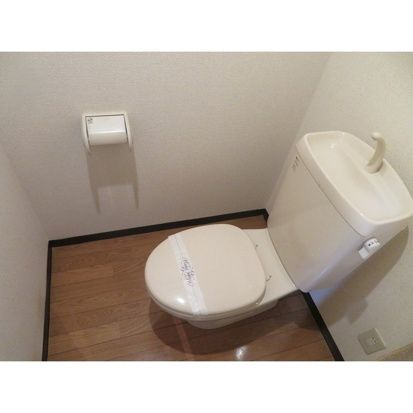 ����4