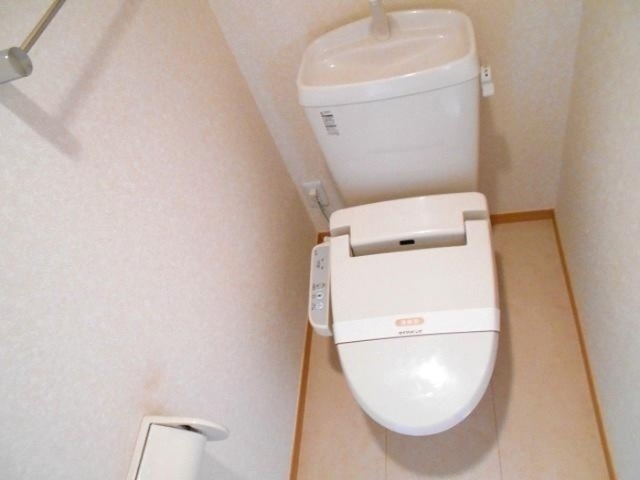 ����4